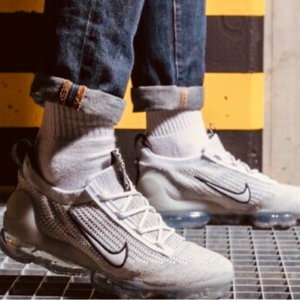 Nike Vapormax 21 White/Black/Metallic Silver size 5y (Fits Women size 6.5)